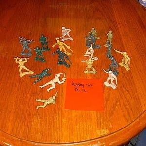 19 army War action figures